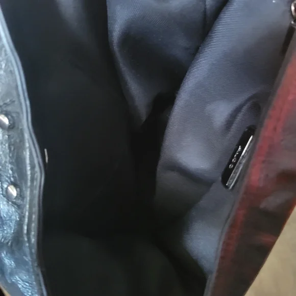 Black Leather Chain-Embellished Women's Bag - Picture 8 of 10